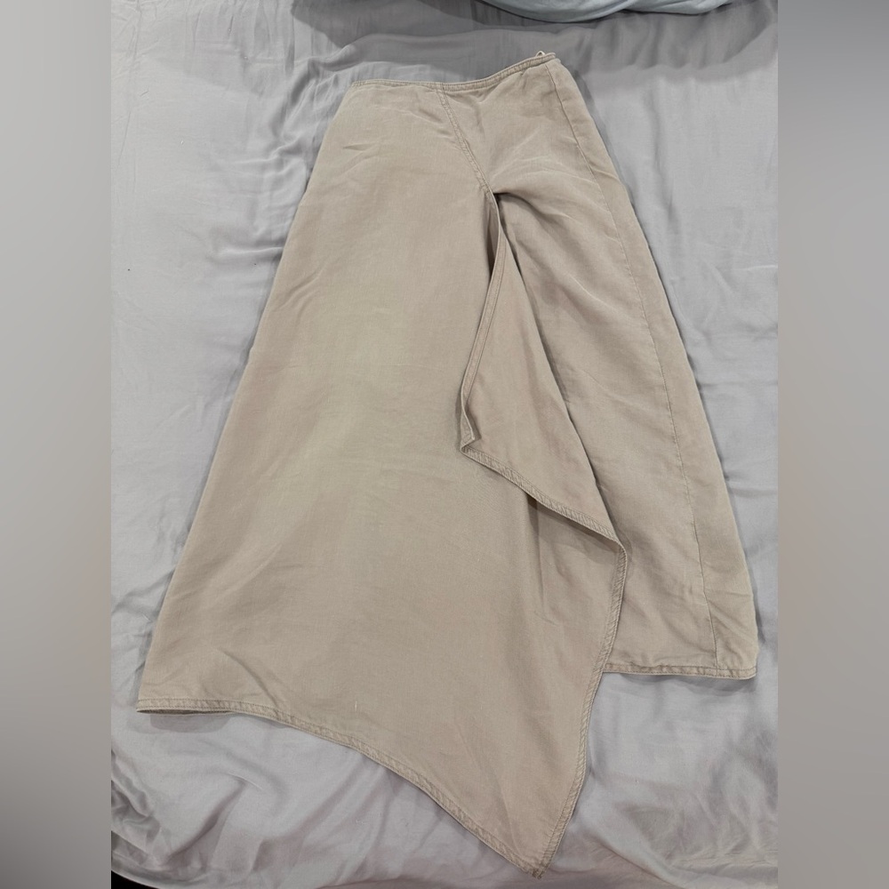 Aritzia Wilfred Asymmetrical Beige Skirt